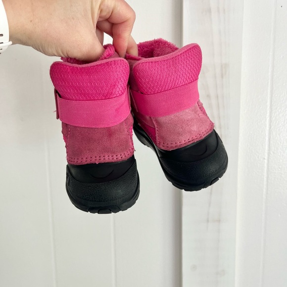 The North Face Snow Boots size 5 toddler - Picture 2 of 6
